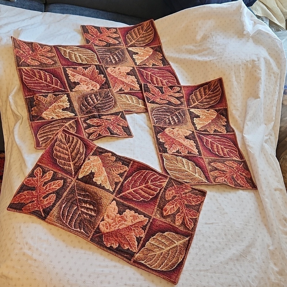 Set of 4 Autumn  leafes tapestry jaquard table placement 12x19